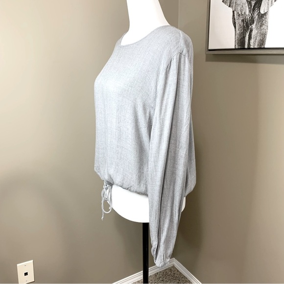 Dynamite Cropped Blouse - Picture 4 of 10